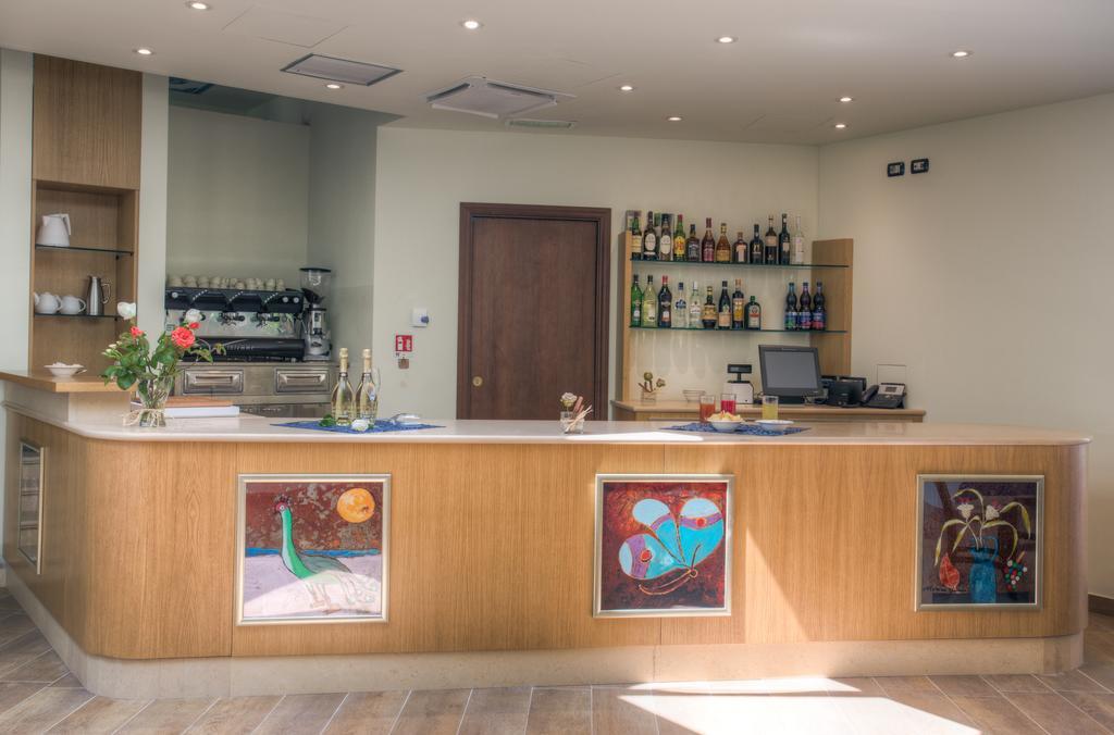 פנאבילי Hotel Il Duca Del Montefeltro מראה חיצוני תמונה