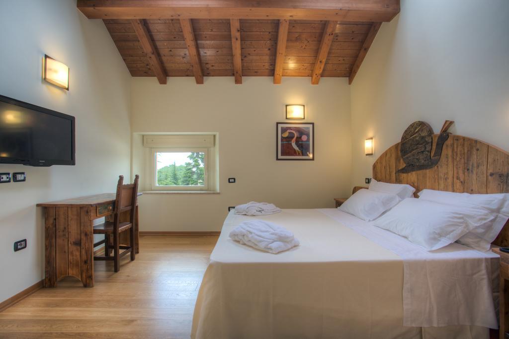 פנאבילי Hotel Il Duca Del Montefeltro מראה חיצוני תמונה